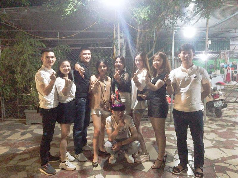 Ế bền vững 5 năm, thanh niên được hội bạn thân tặng món quà sinh nhật làm ai nấy hết hồn-2