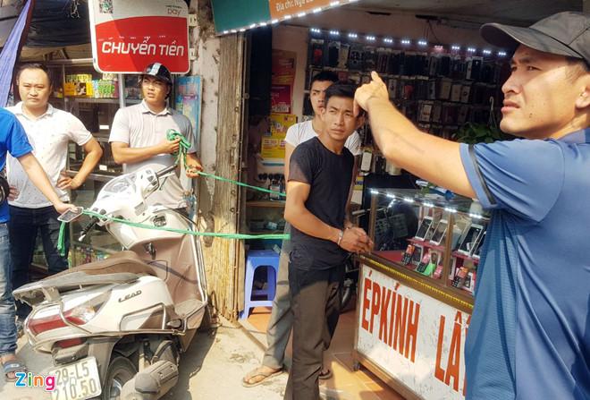 Hàng trăm người theo dõi cảnh thực nghiệm vụ giết nam sinh chạy Grab-3