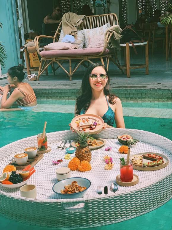 Gu thời trang đời thường nóng bỏng của Hoa khôi vừa bị chỉ trích vì hôn trai lạ trên truyền hình-8