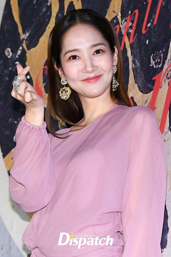 Tuyệt phẩm dao kéo Park Min Young duyên dáng với đầm hồng pastel kiểu cách-3