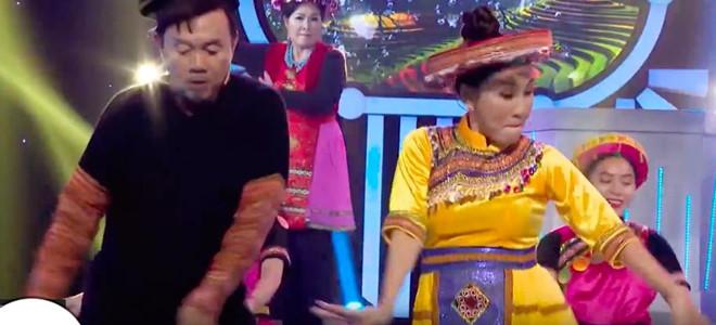 Hồng Đào bị ngã từ sân khấu cao 2 m khi quay Để Mị nói cho mà nghe-1