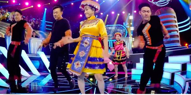 Hồng Đào bị ngã từ sân khấu cao 2 m khi quay Để Mị nói cho mà nghe-2