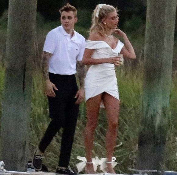 Đẳng cấp lễ phục Hailey Bieber diện trước đám cưới: Váy được thiết kế riêng, vòng kim cương 20 carat đắt đỏ-3