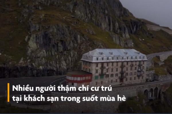 Khách sạn có máng trượt nước dẫn thẳng ra biển Caribbean-1