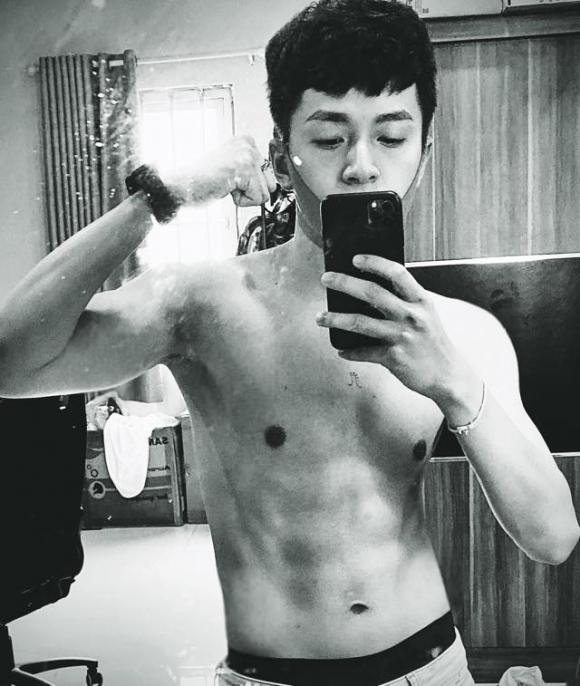 Giảm 8kg, Ngô Kiến Huy khoe body 6 múi khiến bao người ngưỡng mộ-4