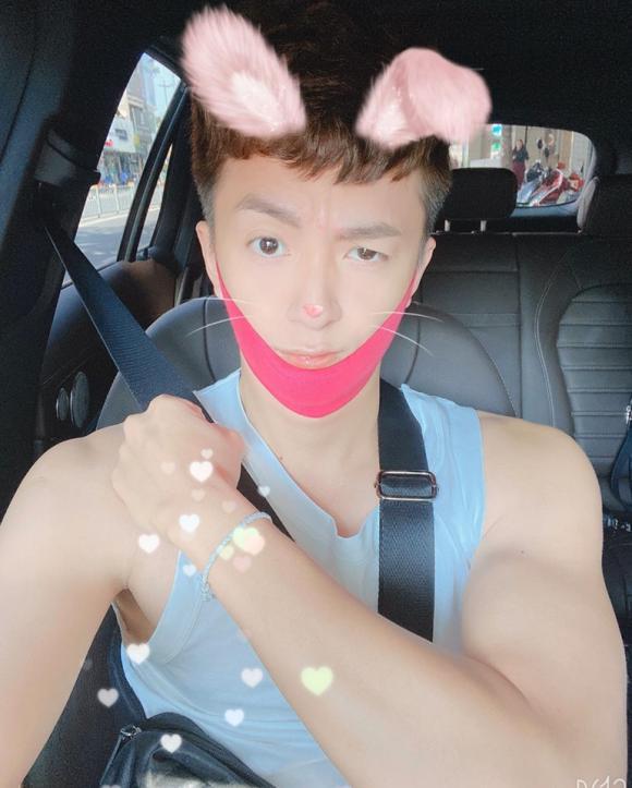 Giảm 8kg, Ngô Kiến Huy khoe body 6 múi khiến bao người ngưỡng mộ-7