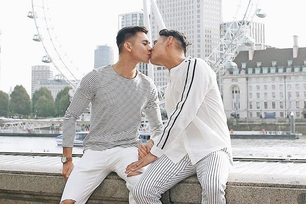 Hồ Vĩnh Khoa và bạn đời đồng tính khiến dân mạng tròn mắt với nụ hôn thách thức sự sáng tạo-9
