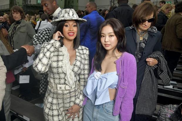 Jennie BlackPink từ cây Chanel sống lại bị chê còn phèn khi dự Paris Fashion Week 2019-3