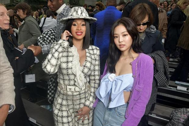 Jennie BlackPink từ cây Chanel sống lại bị chê còn phèn khi dự Paris Fashion Week 2019-4