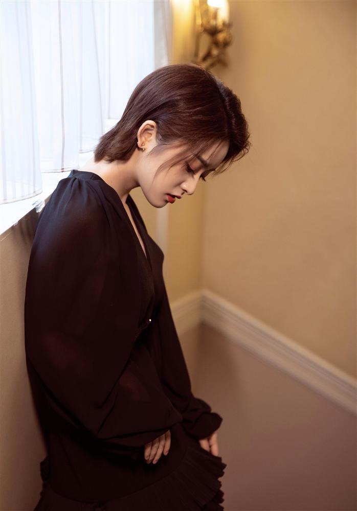 Mỹ nhân Vườn sao băng bị chê quê mùa, thiếu khí chất tại Paris Fashion Week-1