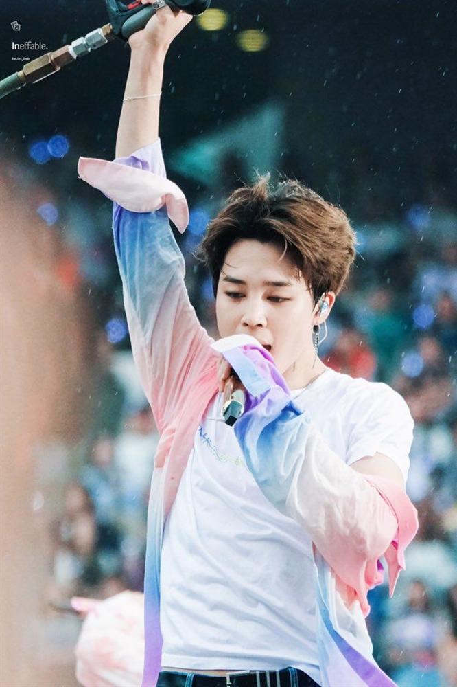 Knet khẩu chiến nảy lửa vì màn hát live như hét của Jimin (BTS): Kẻ chê bất tài, người bênh quá truấts-1