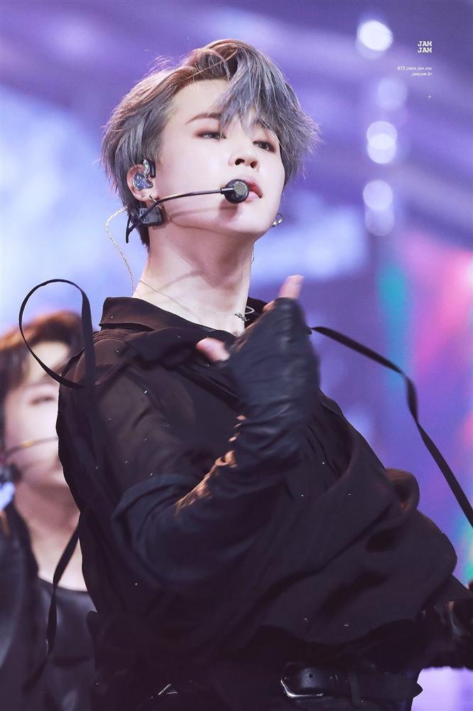 Knet khẩu chiến nảy lửa vì màn hát live như hét của Jimin (BTS): Kẻ chê bất tài, người bênh quá truấts-2