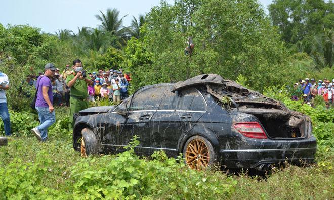 Người thân chết đứng khi thấy thi thể 2 con trai, con dâu đang mang bầu 8 tháng trong xe Mercedes-7