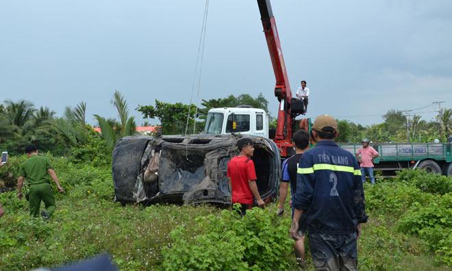 Người thân chết đứng khi thấy thi thể 2 con trai, con dâu đang mang bầu 8 tháng trong xe Mercedes-9