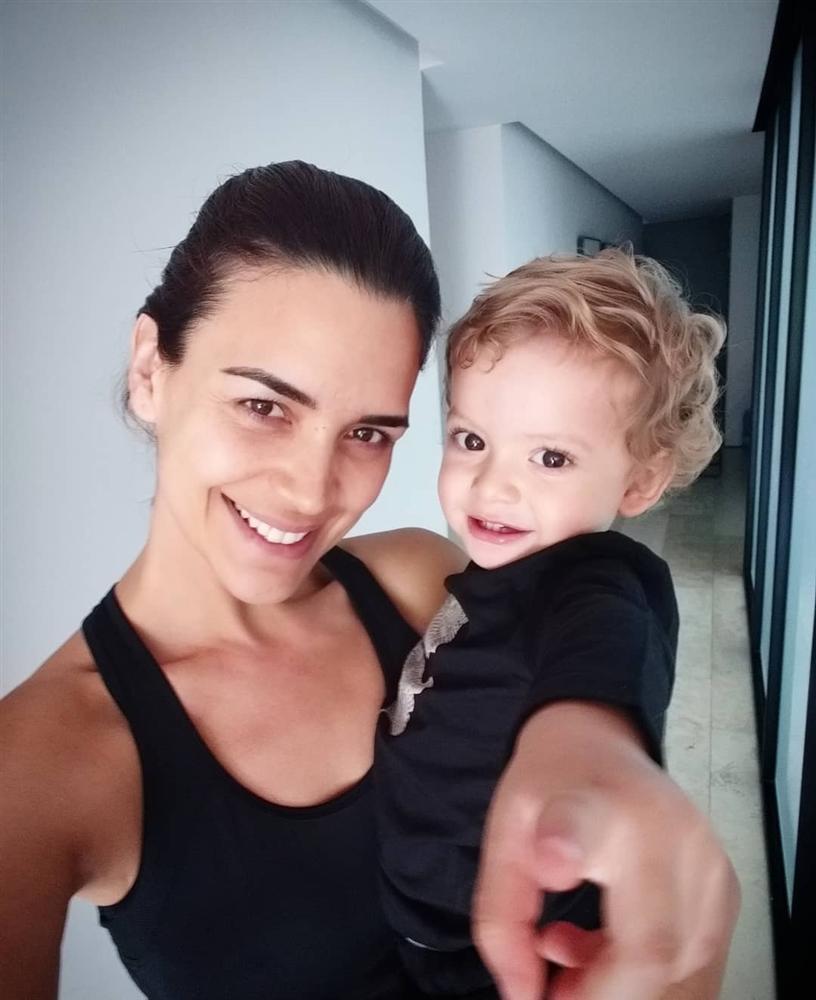 Bản tin Hoa hậu Hoàn vũ 2/10: Nhan sắc Hoàng Thùy có xứng với vương miện DIC 7 tỷ?-7