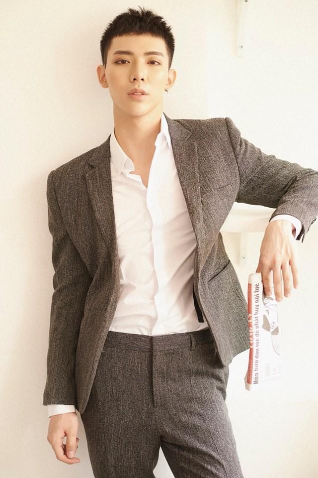 Từ tân binh bị chỉ trích hát live dở tệ, Erik hiện tại đã gia nhập câu lạc bộ những giọng ca nuốt đĩa-1