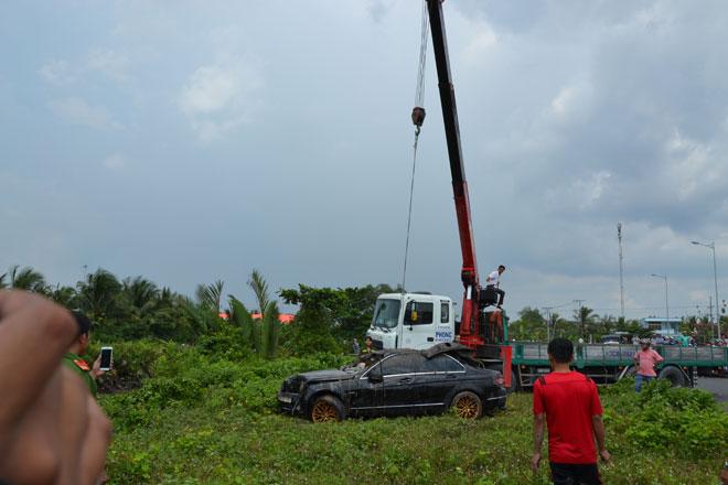 Công an thông tin vụ 3 người tử vong trong xe Mercedes lật ngửa dưới rạch-1