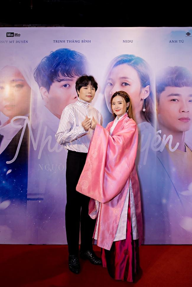 Trịnh Thăng Bình bối rối khi bị bắt cầu hôn Midu tại sự kiện-7