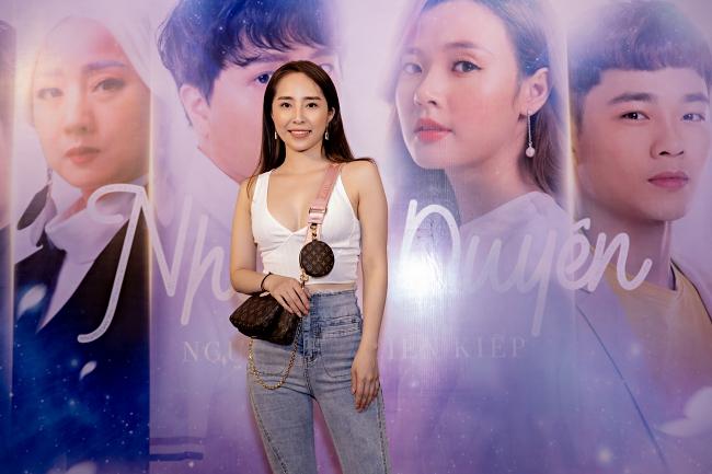 Trịnh Thăng Bình bối rối khi bị bắt cầu hôn Midu tại sự kiện-12