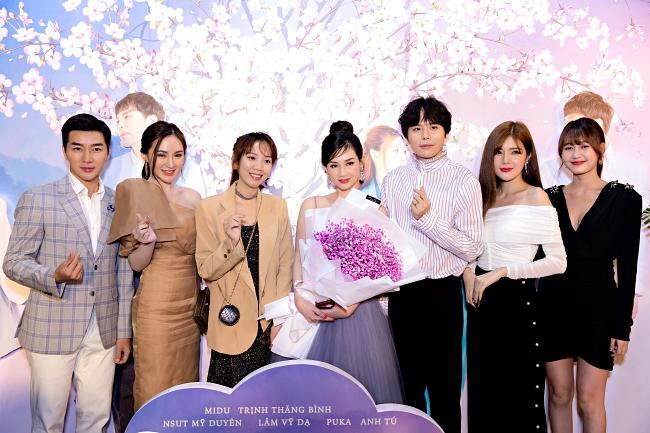 Trịnh Thăng Bình bối rối khi bị bắt cầu hôn Midu tại sự kiện-14