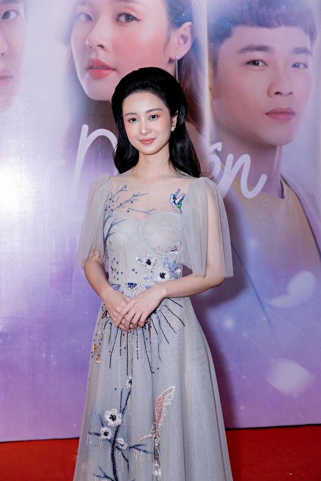 Trịnh Thăng Bình bối rối khi bị bắt cầu hôn Midu tại sự kiện-15