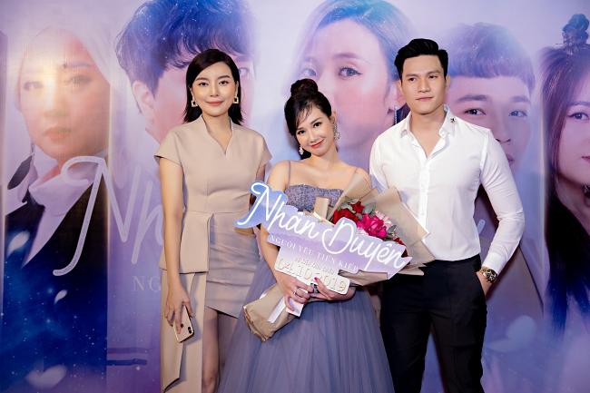 Trịnh Thăng Bình bối rối khi bị bắt cầu hôn Midu tại sự kiện-13