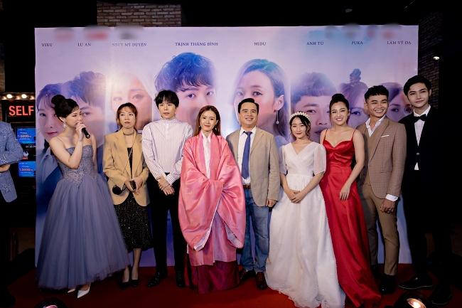 Trịnh Thăng Bình bối rối khi bị bắt cầu hôn Midu tại sự kiện-16