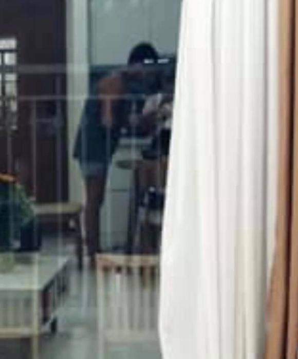 Jun Phạm bận sống ảo nào ngờ bị dân mạng soi ra chi tiết này qua cửa kính phản chủ-3