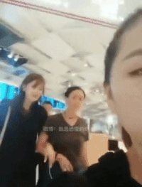 Diva Trung Quốc bị chỉ trích vì hành vi đá người giữa sân bay-1