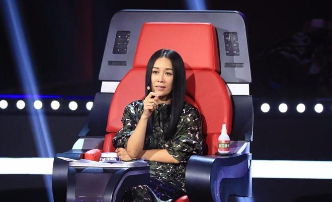 Diva Trung Quốc bị chỉ trích vì hành vi đá người giữa sân bay-2