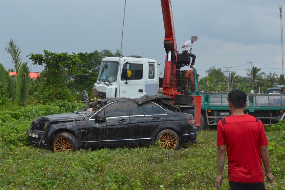 4 cỗ áo quan ở đám tang nạn nhân vụ chìm Mercedes-3