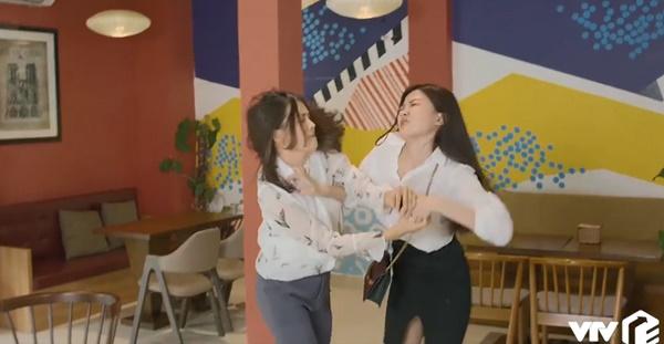 Những màn đánh ghen tiểu tam lên bờ xuống ruộng khiến khán giả hả hê-4