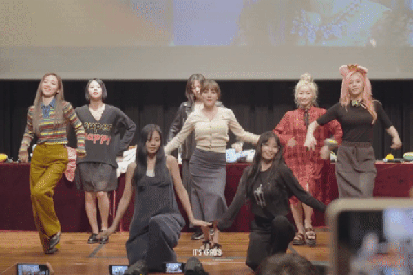 Clip hậu trường MV Feel Special lên sóng, fan đau lòng nhìn Mina bệnh nặng vẫn gắng gượng ghi hình cùng TWICE-5