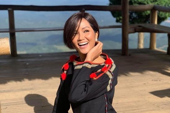 H'Hen Niê đáp trả thông minh khi liên tiếp bị đồn thêu dệt gia cảnh - nâng ngực - mang bầu