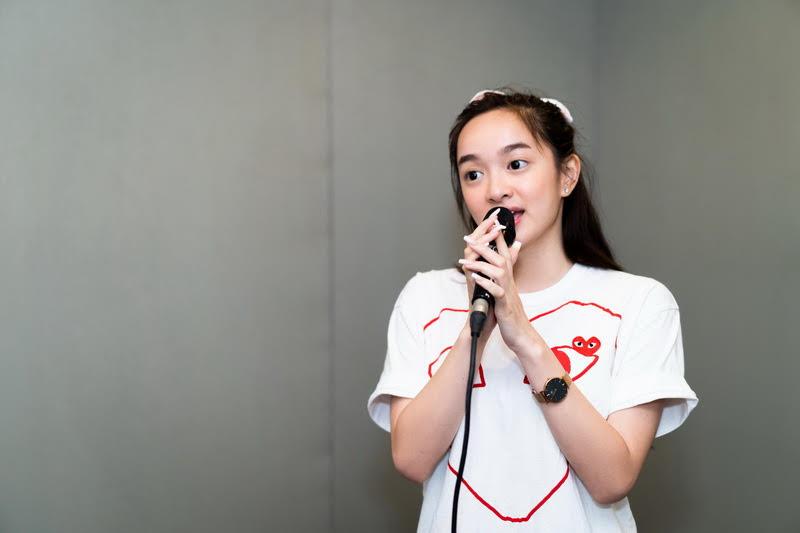 Kaity Nguyễn bị bắt quả tang đi học thanh nhạc, câu lạc bộ hotgirl cầm mic kết nạp thành viên mới?-1