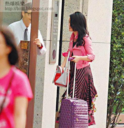 Chúc Anh Đài Lương Tiểu Băng: Hôn nhân viên mãn bên chồng bất tài, không tránh khỏi xuống sắc ở tuổi 50 vì lý do xót xa-11