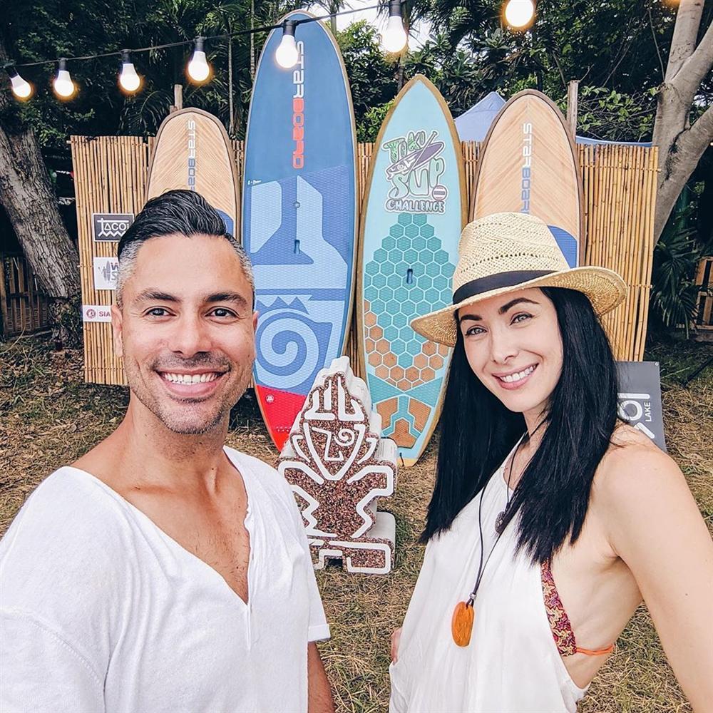 Bản tin Hoa hậu Hoàn vũ 3/10: Áo dài phá cách của HHen Niê nhường sóng cho áo phông đậm tình mẫu tử-6