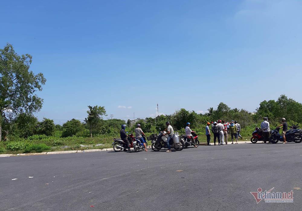 Thêm nhiều tình tiết vụ Mercedes dưới kênh 3 người chết ở Tiền Giang-1