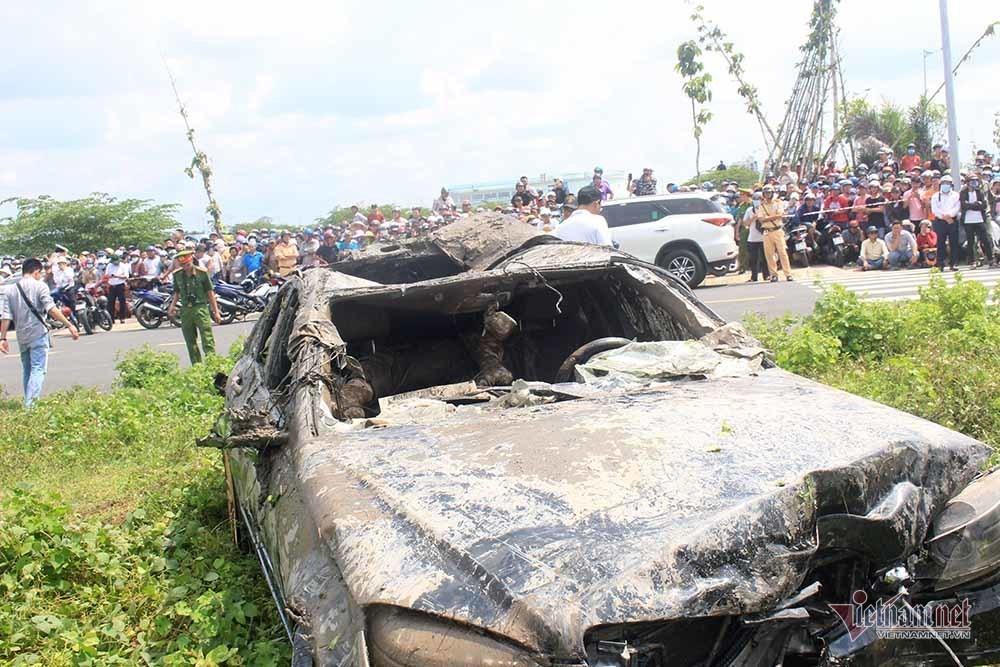 Thêm nhiều tình tiết vụ Mercedes dưới kênh 3 người chết ở Tiền Giang-3