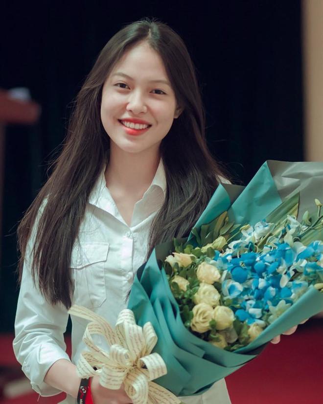 Dàn nữ sinh bất ngờ nổi tiếng sau các bức ảnh lạc trôi trên mạng-2