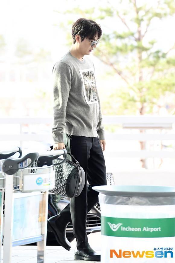 Lee Min Ho khiến fan mê mẩn khi sải bước ở sân bay với set đồ hàng trăm triệu đồng-1