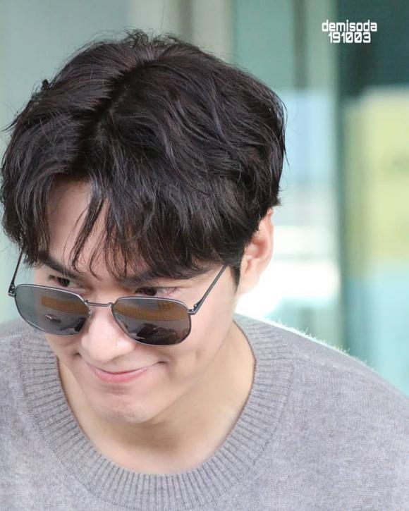Lee Min Ho khiến fan mê mẩn khi sải bước ở sân bay với set đồ hàng trăm triệu đồng-4