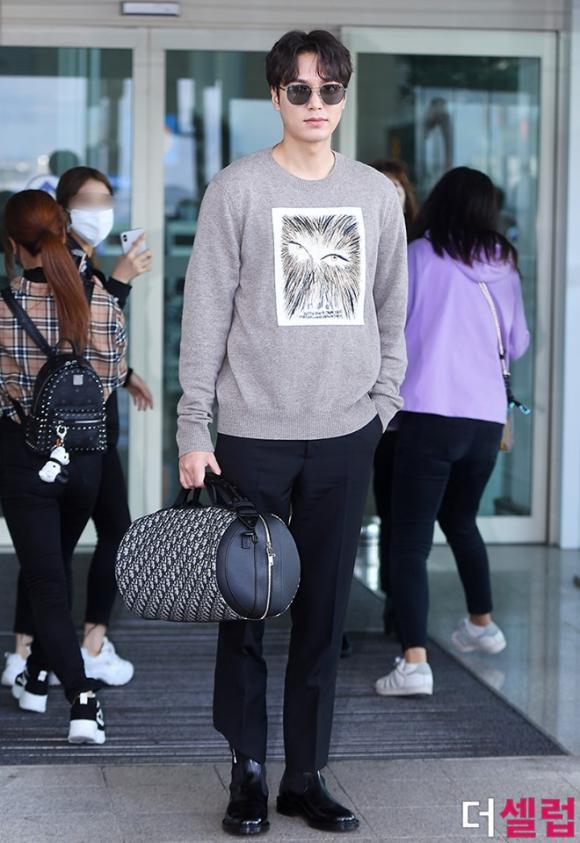 Lee Min Ho khiến fan mê mẩn khi sải bước ở sân bay với set đồ hàng trăm triệu đồng-5