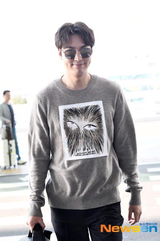 Lee Min Ho được khen đẹp như chụp họa báo khi xuất hiện ở sân bay-3