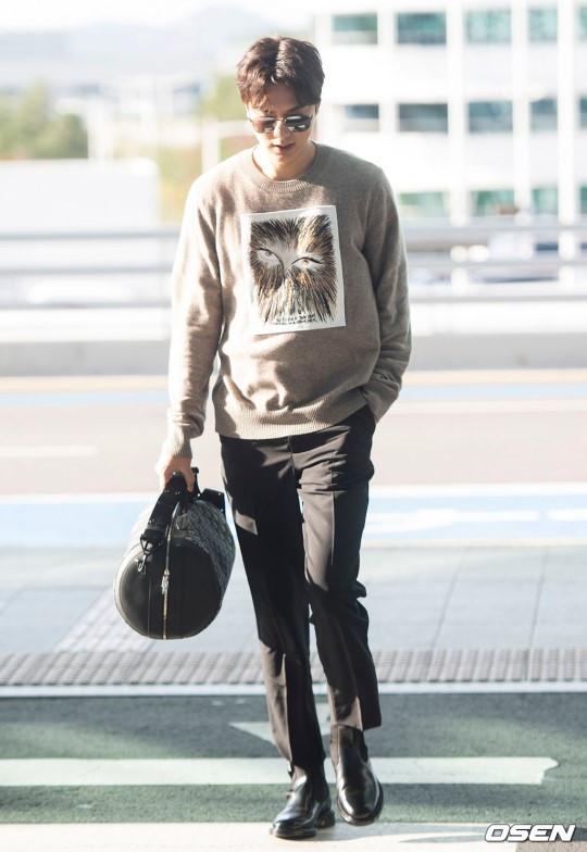 Lee Min Ho được khen đẹp như chụp họa báo khi xuất hiện ở sân bay-7