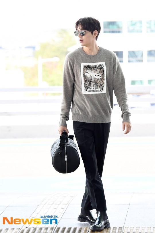 Lee Min Ho được khen đẹp như chụp họa báo khi xuất hiện ở sân bay-8