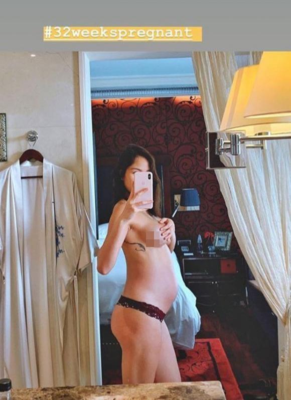 Ai hot hơn mẹ bầu Phương Mai khi ở những tháng cuối thai kỳ vẫn bán nude, dùng tay che ngực trần hờ hững-1