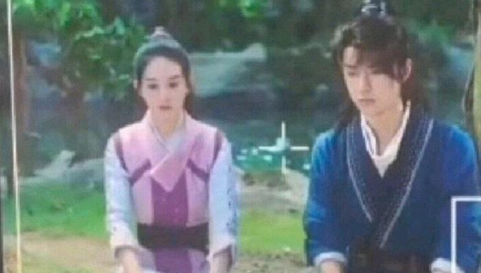 Triệu Lệ Dĩnh bị tố hạch sách vì bắt trợ lý buộc dây giày cho mình?-4