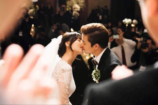 Đi đám cưới phát hiện chú rể là người quen, tôi vứt lại thứ này khiến anh ta 'khóc ngất'