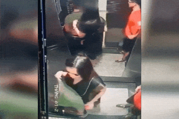 Clip: Bức xúc trước cảnh người phụ nữ che chắn cho người đàn ông tè bậy trong thang máy